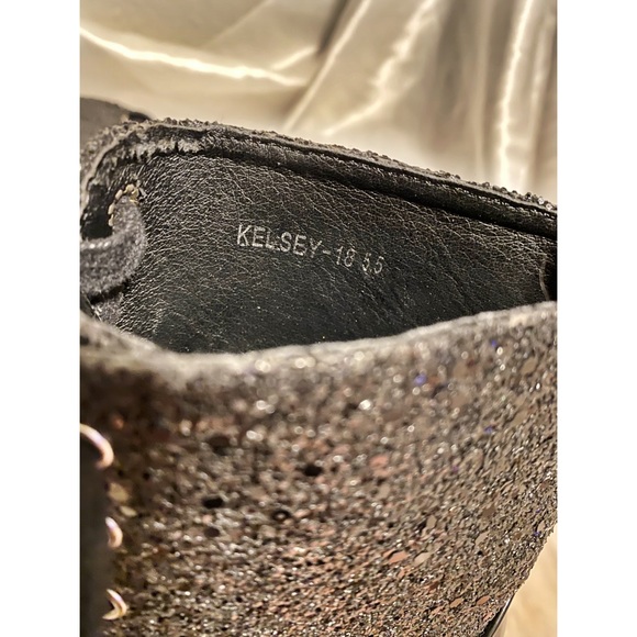 Black glitter witch boots. - Picture 5 of 5